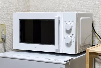 a microwave oven sitting on top of a counter at \u795e\u8c37\u6238\u5efa in Tokyo