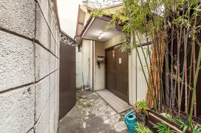 an alleyway with a door in a building at \u795e\u8c37\u6238\u5efa in Tokyo