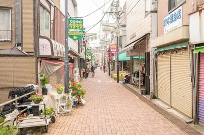 a street in an asian city with shops at 押上·晴空塔·浅草寺商圈ろ隅田川附近/豪华家庭套房/机场直达/new一户建&小型停车位/可接送地铁站 in Tokyo