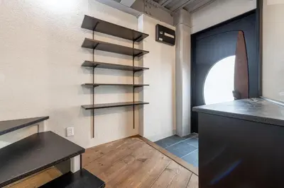 a kitchen with black shelves on the wall at \u8239\u5800\u6238\u5efa in Tokyo