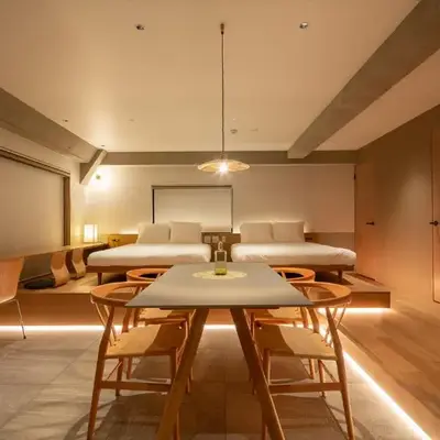 M/W HOTEL