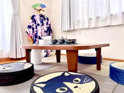 a coffee table with two bowls on top of a rug at \u5409\u5409\u306e\u5bb6 in Tokyo