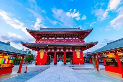 a large red building with a sky in the background at \u30ea\u30ea\u30cf\u30a6\u30b9\u7b39\u585a in Tokyo