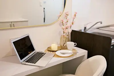a laptop computer sitting on a desk in a bathroom at \u30ea\u30ea\u30cf\u30a6\u30b9\u7b39\u585a in Tokyo