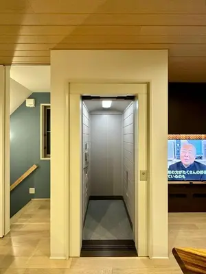 a hallway with a walk in closet with a door at Zut Shinjuku House-SJ0415 in Tokyo