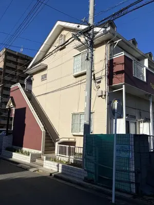 a house on the side of the street at \u30e1\u30be\u30f3\u30af\u30ec\u30b9\u30bf in Tokyo