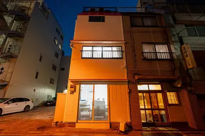 an orange building with a door on a street at \u79cb 5GWIFI*\u6771\u4eac\u5343\u4ee3\u7530\u533a\u7687\u5c451km~King BLdg. in Tokyo