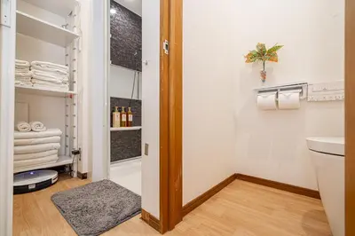 a bathroom with a toilet and a sink at \u79cb 5GWIFI*\u6771\u4eac\u5343\u4ee3\u7530\u533a\u7687\u5c451km~King BLdg. in Tokyo