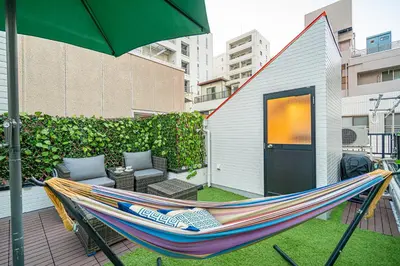 a hammock on a patio with a building at \u79cb 5GWIFI*\u6771\u4eac\u5343\u4ee3\u7530\u533a\u7687\u5c451km~King BLdg. in Tokyo
