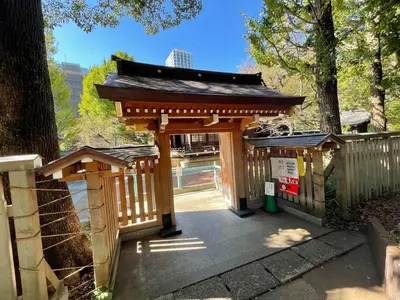 a wooden structure with a gate in a park at Max4people Shinjuku 7minutes Shibuya12 minutes LEON RESORT SHIBUYA \u65b0\u5bbf\u6e0b\u8c37 \u6700\u5bc4\u308a\u521d\u53f0\u99c5 \u6700\u59274\u4eba in Tokyo