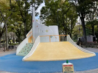 a playground with a slide in a park at Max4people Shinjuku 7minutes Shibuya12 minutes LEON RESORT SHIBUYA \u65b0\u5bbf\u6e0b\u8c37 \u6700\u5bc4\u308a\u521d\u53f0\u99c5 \u6700\u59274\u4eba in Tokyo