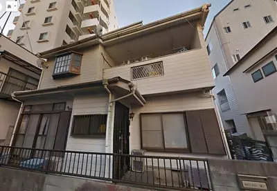a house with a balcony on a city street at lucky aoto - Vacation STAY 16176 in Tokyo