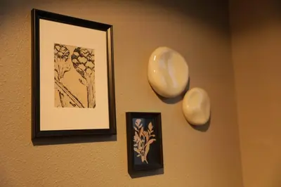 two white lights on a wall with a picture at \u53f0\u6771\u533a\u6d45\u8349\u3082\u3059\u3050,\u6700\u592710\u540d\u8cb8\u52073\u968e\u5efa\u3066,\u30b9\u30ab\u30a4\u30c4\u30ea\u30fc\u307e\u3067\u5f92\u6b6910\u5206,\u5168\u5ba4Chromecast\u5b8c\u5099,WonderfulStayTOKYO SKYTREE in Tokyo