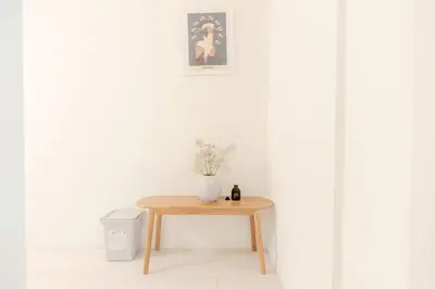 a table with a vase on it in a room at Mi-Ochiai Soluna White in Tokyo
