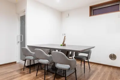 a dining room with a table and chairs at Residencial Voyan \u5357\u7802\u753a in Tokyo