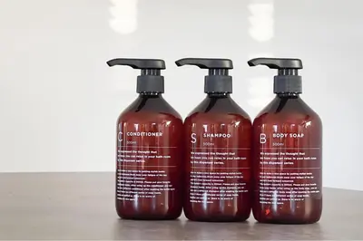 a group of four shampoo bottles sitting on a table at Residencial Voyan \u5357\u7802\u753a in Tokyo