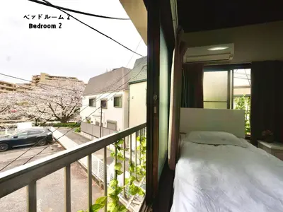 a bedroom with a balcony with a bed and a view at 7\u6642IN19\u6642OUT # \u6c60\u888b\u738b\u5b50\u8d64\u7fbd\u99c5\u7121\u6599\u9001\u8fce # \u30c6\u30e9\u30b9\u30cf\u30a6\u30b9 # \u99c5\u8fd110\u5206 # \u4e0a\u91ce\u99c5\u96fb\u8eca12\u5206 # \u6700\u59277\u540d # 7 00 IN19 00 OUT # Free pick-up at Ikebukuro, Oji, and Akabane Stations # Terrace House # 10 min to station # 12 min to Ueno # Max 7 in Tokyo