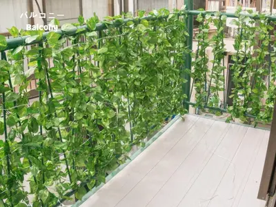 a vertical garden with green plants on a fence at 7\u6642IN19\u6642OUT # \u6c60\u888b\u738b\u5b50\u8d64\u7fbd\u99c5\u7121\u6599\u9001\u8fce # \u30c6\u30e9\u30b9\u30cf\u30a6\u30b9 # \u99c5\u8fd110\u5206 # \u4e0a\u91ce\u99c5\u96fb\u8eca12\u5206 # \u6700\u59277\u540d # 7 00 IN19 00 OUT # Free pick-up at Ikebukuro, Oji, and Akabane Stations # Terrace House # 10 min to station # 12 min to Ueno # Max 7 in Tokyo