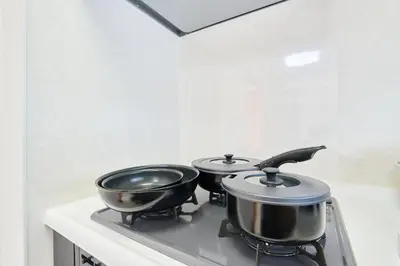 two pots on top of a stove in a kitchen at L-Large 3Bedroom Luxury Condo, 140sqm Max 19 PPL, 7mins walk to station, Elevator,QuiteArea in Tokyo