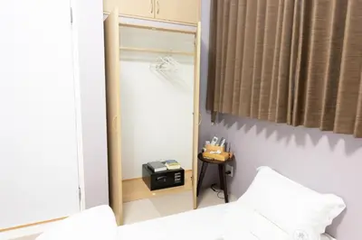 a small room with a mirror and a bed at Light Hotel - Vacation STAY 91012v in Tokyo