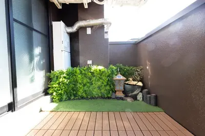 a small garden in the corner of a building at Light Hotel - Vacation STAY 91012v in Tokyo