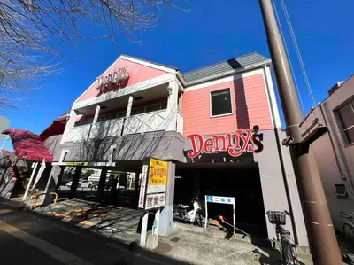 a dunkin donuts store on the side of a street at \u30a2\u30f3\u30c9\u30b9\u30c6\u30a4\u6c60\u888b4\u4e01\u76ee502 in Tokyo