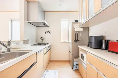 a kitchen with a sink and a counter top at \u30a2\u30f3\u30c9\u30b9\u30c6\u30a4\u5357\u9577\u5d0e5\u4e01\u76ee in Tokyo