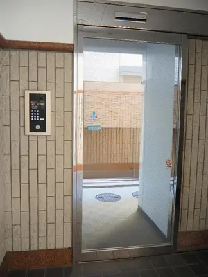 a glass door to a shower in a bathroom at \u685c\u306e\u5ddd11 \u6c60\u888b\u99c5 7\u5206 2-4\u4eba\u4e28Ikebukuro 7 minutes 2-4 people in Tokyo