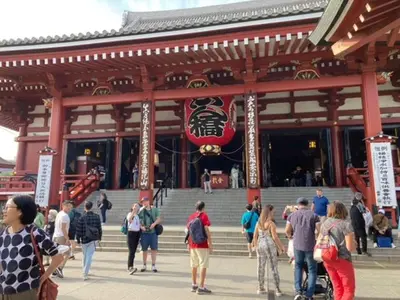 a group of people walking in front of a temple at Sky Tree INN Ⅱ（晴樹宿Ⅱ） in Tokyo