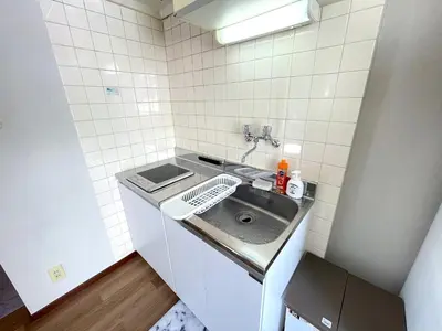 a small kitchen with a sink in a room at Gest Residence EDORIVER Airport Line Self check in in Tokyo