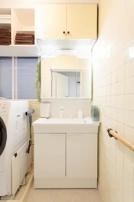 a bathroom with a sink and a washing machine at Kamata Smile House - \u84b2\u7530\u3059\u307e\u3044\u308b\u30cf\u30a6\u30b9 in Tokyo