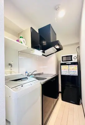 a small kitchen with a stove and a dishwasher at Arche de Reve in Tokyo