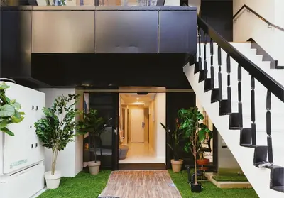 an internal view of a house with potted plants at \u8fd1\u79cb\u53f6\u539f\u4e1c\u4eac\u4e2d\u5fc3\u5962\u534e\u5957\u623fKFob \u8f66\u7ad92\u5206 4\u7ad9\u53ef\u7528 \u914d\u5962\u534e\u6234\u68ee \u6700\u59275\u4eba in Tokyo