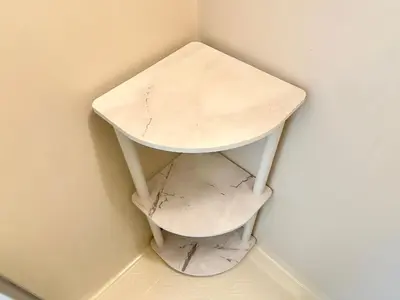 a white marble shelf in a corner of a room at 2\u540d\u69d8\u306b\u304a\u3059\u3059\u3081 \u5c71\u624b\u99d2\u8fbc\u99c5\u5f92\u6b693\u5206 Switch\u4ed8\u304d\u6c60\u888b\u65b0\u5bbf\u79cb\u8449\u539f\u4e0a\u91ce\u6d45\u8349\u6e0b\u8c37 in Tokyo
