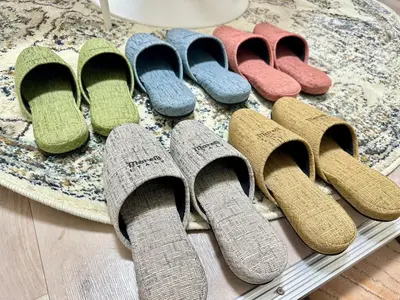 a group of different colored shoes on a table at 2\u540d\u69d8\u306b\u304a\u3059\u3059\u3081 \u5c71\u624b\u99d2\u8fbc\u99c5\u5f92\u6b693\u5206 Switch\u4ed8\u304d\u6c60\u888b\u65b0\u5bbf\u79cb\u8449\u539f\u4e0a\u91ce\u6d45\u8349\u6e0b\u8c37 in Tokyo
