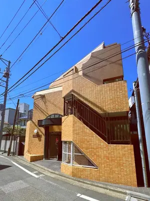 a brick building on the side of a street at \u685c\u306e\u5ddd10 \u6c60\u888b\u99c5 7\u5206 2-5\u4eba\u4e28Ikebukuro 7 minutes 2-5 people in Tokyo