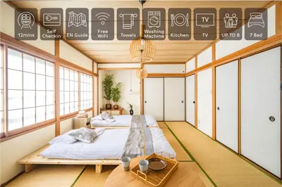 a bedroom with two beds in a room with windows at \u6771\u5411\u5cf6\u4e09\u4e01\u76ee\u65c5\u9928 in Tokyo