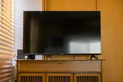 a flat screen tv sitting on top of a dresser at \u6771\u5411\u5cf6\u4e09\u4e01\u76ee\u65c5\u9928 in Tokyo