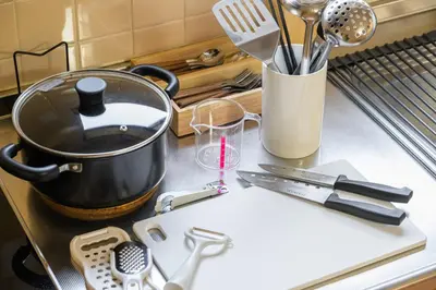 a kitchen counter top with a pot and utensils at \u6771\u5411\u5cf6\u4e09\u4e01\u76ee\u65c5\u9928 in Tokyo