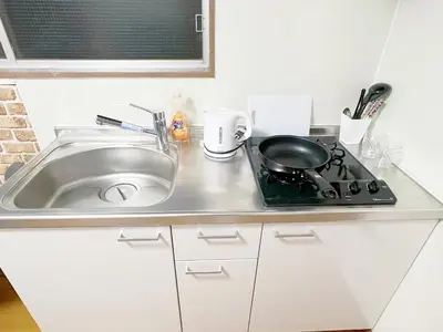 a kitchen counter with a sink and a stove at \u6c60\u888b2\u52065\u4eba\u53ef in Tokyo