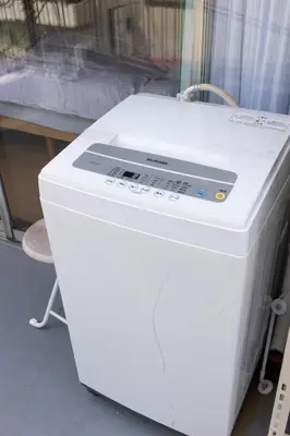 a white washing machine sitting next to a window at \u82b1\u5bbf\u65b0\u5bbf HANAYADO SHINJUKU in Tokyo