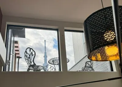 a window with a view of the eiffel tower at Sky Terrace \u65b0\u7bc9\u72ec\u680b\u6238\u5efa \u9633\u5149\u9732\u53f0\u89c2\u666f\u5929\u7a7a\u6811 in Tokyo