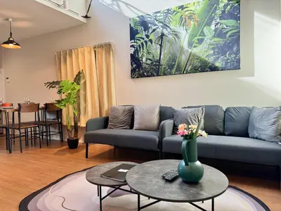 a living room with a couch and a table at Sky Terrace \u65b0\u7bc9\u72ec\u680b\u6238\u5efa \u9633\u5149\u9732\u53f0\u89c2\u666f\u5929\u7a7a\u6811 in Tokyo