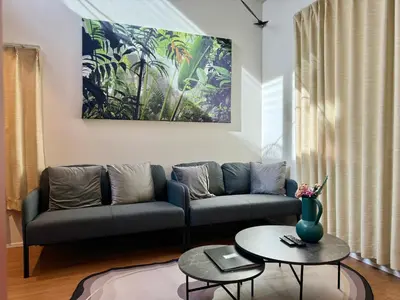 a living room with a couch and a table at Sky Terrace \u65b0\u7bc9\u72ec\u680b\u6238\u5efa \u9633\u5149\u9732\u53f0\u89c2\u666f\u5929\u7a7a\u6811 in Tokyo