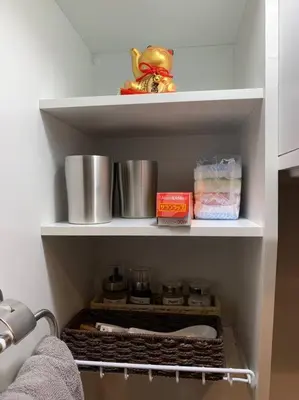 a shelf in a kitchen with items on it at \u30a2\u30f3\u30c9\u30b9\u30c6\u30a4\u65b0\u5bbf7\u4e01\u76ee in Tokyo