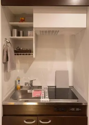 a kitchen with a sink and a counter top at \u30a2\u30f3\u30c9\u30b9\u30c6\u30a4\u65b0\u5bbf7\u4e01\u76ee in Tokyo