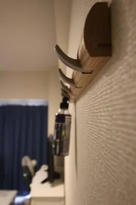 a bottle of soap hanging on a wall at \u3010 \u30c7\u30a3\u30ba\u30cb\u30fc\u3078\u697d\u3061\u3093\u306a\u90e8\u5c4b\u3011\u8eca\u306711\u5206\uff0a\u30b3\u30f3\u30d3\u30cb\u3042\u308a\uff01\u6771\u4eac\u30e1\u30c8\u30ed\u845b\u897f\u99c5\u304b\u3089\u5f92\u6b695\u5206\uff01 in Tokyo