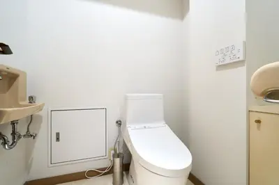 a bathroom with a white toilet and a mirror at K-Large balcony, Luxury 2Bedroom Condo, 101sqm,Max14 PPL,7mins walk to station, Elevator,QuiteArea in Tokyo