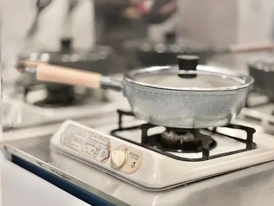 a pan sitting on top of a stove at Mi-FUJITAKI WASEDA in Tokyo