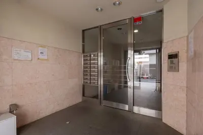 an elevator in a building with a glass door at \u30b7\u30e3\u30eb\u30de\u30f3\u3084\u3088\u3044 in Tokyo